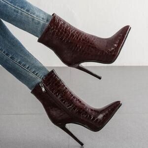 Vintage Ralph Lauren Croc-Embossed Brown Leather Ankle Boots 8.5, 4″ Heel